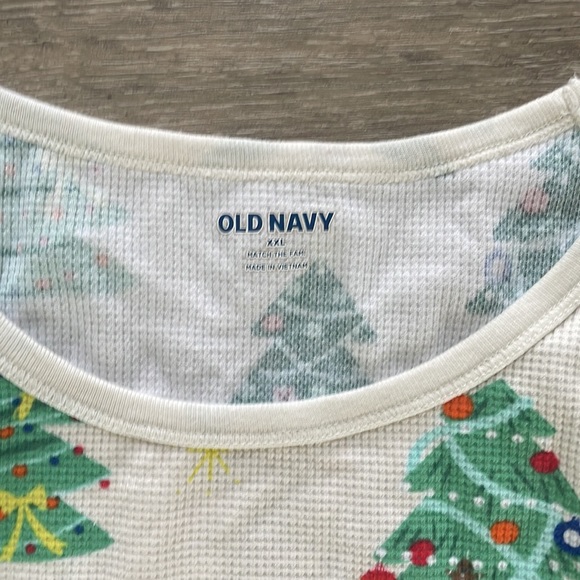 Old navy tee - Picture 2 of 2